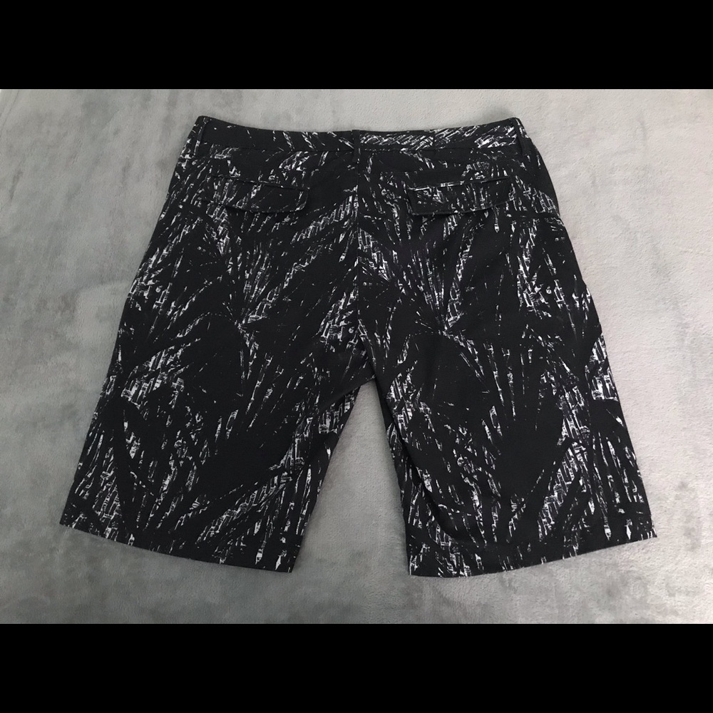 Kenneth Cole Mens Tech Flat Front Shorts 36